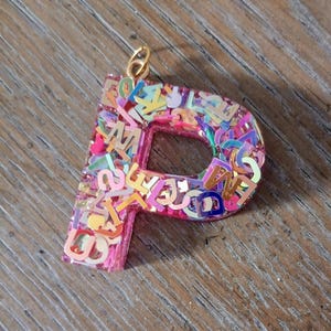 Resin Initial Keychain with Colorful Letter Confetti – Personalized Alphabet Keyring – Custom Glitter Keychain Gift for Her or Kids
