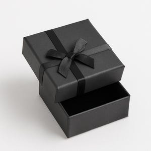 Black Jewellery Gift Box with Bow – Elegant Matte Ring/Earring Storage Box – Small Square Gift Packaging with Ribbon – Velvet Lined