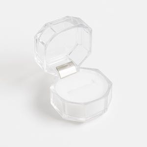 Durchsichtige diamantierte Ringbox - Ringschatulle aus Kunststoff zum Ausstellen, Aufbewahren oder Verschenken - Schmuckhalter aus transparentem Acryl