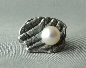 Japanese fresh water pearl with silver ring size: 6