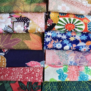 Vintage Silk Kimono Fabric Scraps, 14 Small Pieces,　Japanese Fabric Bundle, Patchwork Quilting Sewing