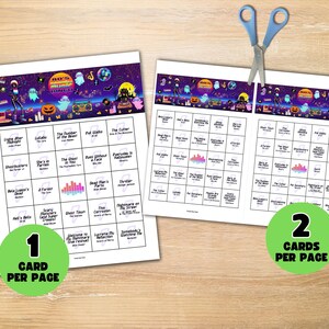 Op de afbeelding: Twee vellen Halloween Bingo-kaarten met een kleurrijk jaren 80-thema, met geesten, pompoenen en muzieknoten. E&eacute;n vel heeft &eacute;&eacute;n kaart per pagina, de andere heeft er twee. Een blauwe schaar ligt erboven.