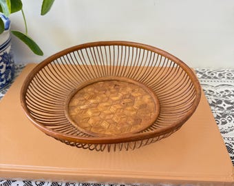 Vintage Mid Century Bamboo Slat Basket – Woven Rattan Shallow Fruit Bowl, Boho Chic Round Catchall Tray, Minimalist Asian Style Bread Dish