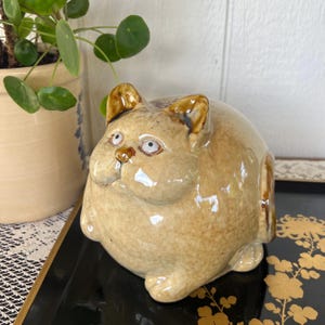 Vintage Fat Cat Ceramic Figurine with Round Cheeks, Cream Light Brown Sitting Cat, Grumpy Round Serious Cat