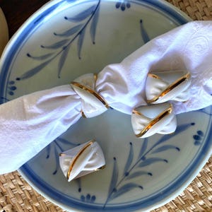 Vintage Napking Rings with Gold Trim Set of 4, Dining Room Accessories, White with Gold Napkin Holders