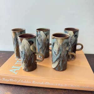 Vintage Caffe DVita espressomuggset, 70-tals droppglasyrstensgods, höga cappuccino demitasse-koppar, blåbrun retro 50-talsmodern keramik