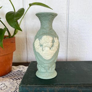 Vaso cameo in ceramica vintage in stile Jasperware, vaso a bocciolo in porcellana opaca verde menta