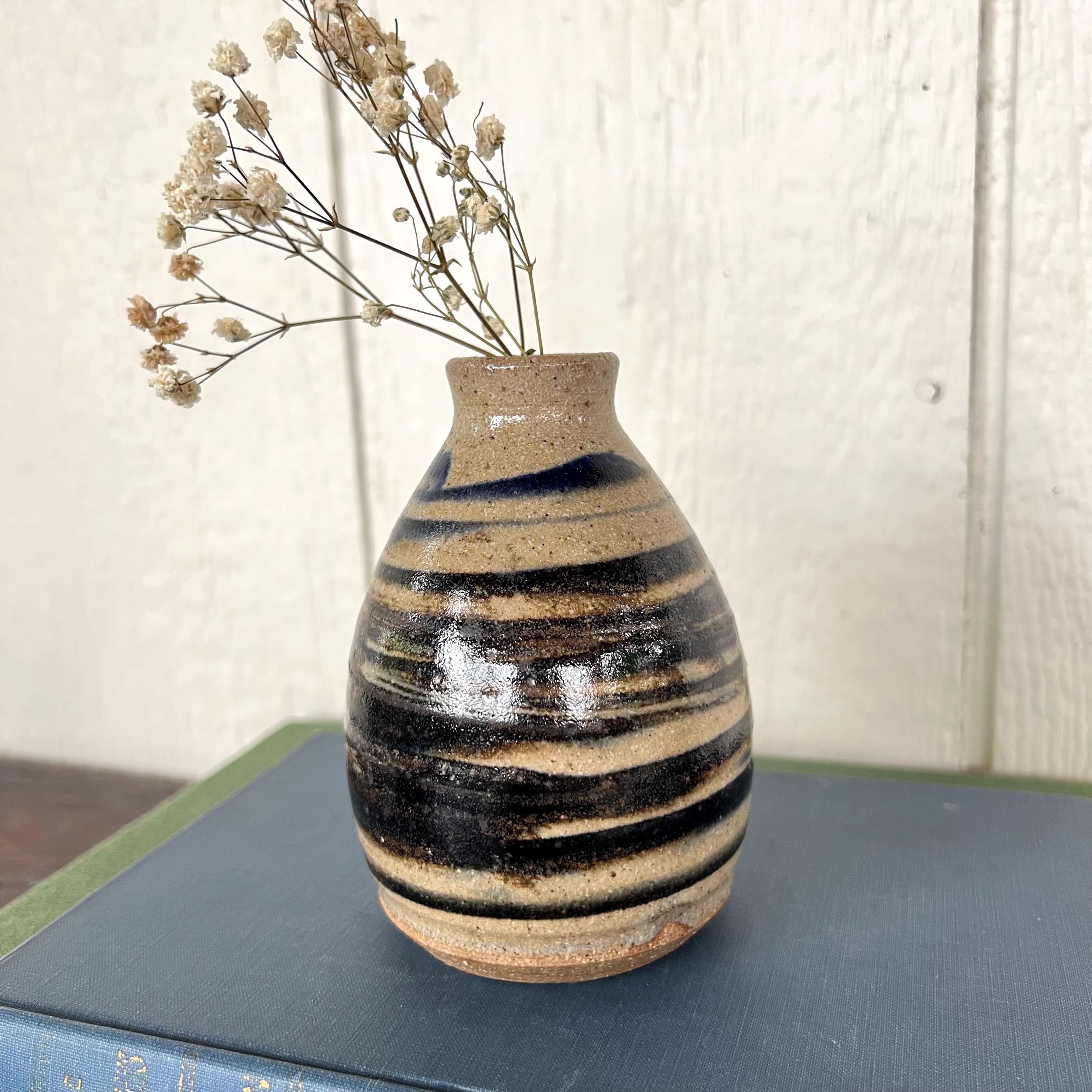 黒と茶ベージュの陶器花瓶 手作りスタジオ陶器の花瓶、茶色と黒のストライプ釉薬、一輪挿し