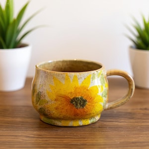 Handbemalte Sonnenblume Tasse, Bauernhaus Keramik Kaffeetasse, Mama Geburtstagsgeschenk, Valentinstag Geschenke, gemütliches Küchengeschenk für Kaffee- und Teeliebhaber