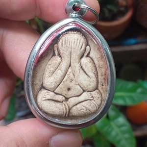 Phra Pidta Thai Amulet LP Toh Jumbo 2  Wat Pradoochimplee Sacred Powder Close Eye Buddha Talisman Protection Collectible Spiritual Gift