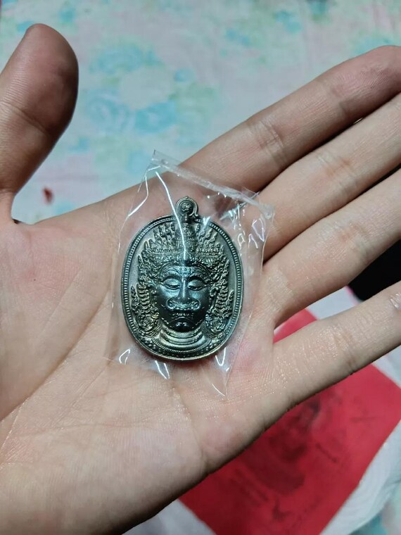 タオ ウェスワン タイのお守りペンダント 幸運の守護 神聖なシェア