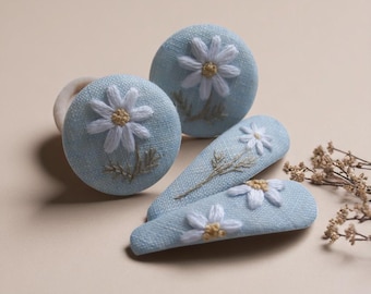 ラベンダー刺繍ボタンヘアタイ、手刺繍生地カバーボタン、ハンドメイド