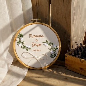 White Flower Hand Embroidered Linen Ring Holder, Custom Embroidery Wedding Hoop, Personalized Wedding Ring Holder,Wedding Ring Bearer Pillow