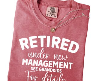 Jubilado bajo nueva administración. Ver detalles en la sección de nietos. Camiseta Comfort Colors®, divertida jubilación, vida de abuelo, camiseta de abuelo cariñoso.