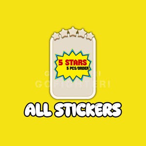 Pode incluir: Um cartão retangular bege com cinco ícones de estrelas no topo e um gráfico de estrela amarela no centro contendo o texto vermelho e preto 5 STARS 5 PCS/ORDER. Abaixo do cartão, as palavras ALL STICKERS estão escritas em letras brancas.