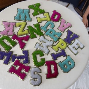 Parches de letras de chenilla para planchar, parches de letras de chenilla adhesivos, parches de letras de chenilla para planchar, parches de letras de chenilla autoadhesivos