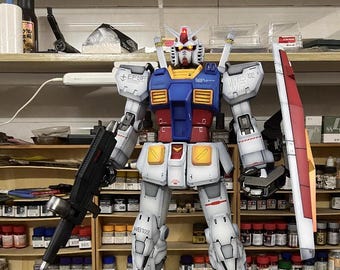 Kit de modelo a escala 1/35, construido y pintado, del RX-78-2 Gundam 2.0 (color personalizado) de AeroModelBuild.