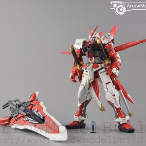 AeroModelBuild Astray Red Frame Booster Pack Kit med LED Byggd och Lackerad 1/100 Modellbyggsats