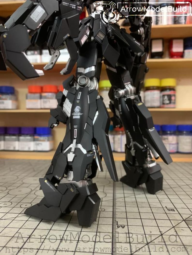 Kit de modelo Gundam Unicorn (negro personalizado) a escala 1/00, construido y pintado por AeroModelBuild imagen 5