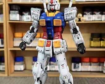 Kit de modelo RX-78 Gundam (actualización RG) a escala 1/100, construido y pintado por AeroModelBuild