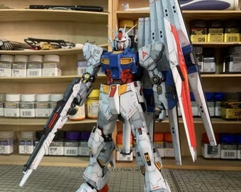 Maqueta Nu Gundam prefabricada pintada con esquema de colores y Shadow MG a escala 1/100 / Acabado personalizado / Kit de modelo ensamblado profesionalmente / Regalo para coleccionistas de anime