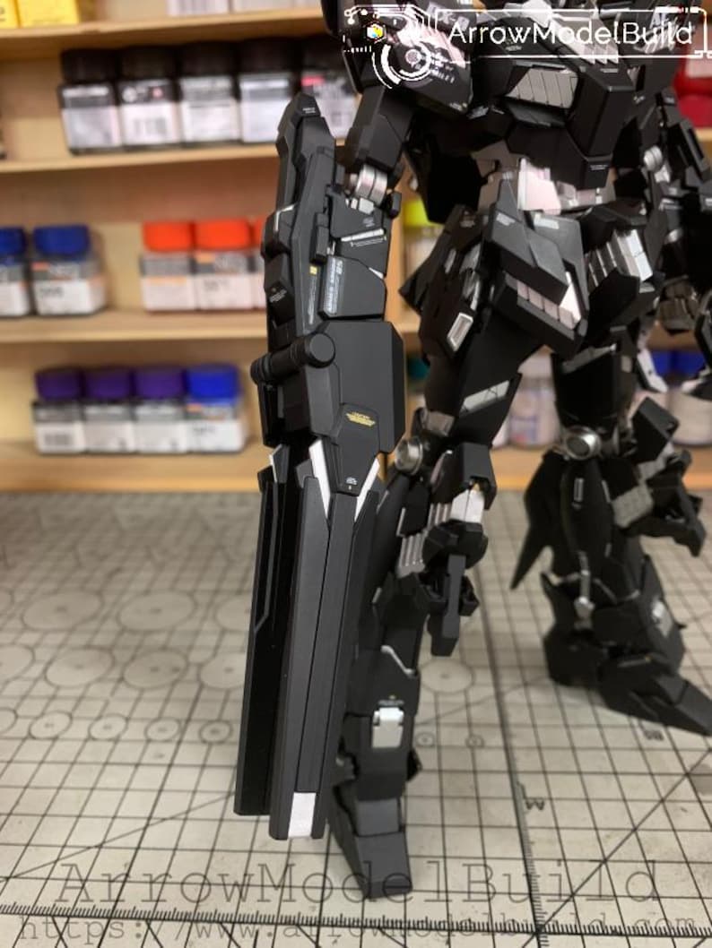 Kit de modelo Gundam Unicorn (negro personalizado) a escala 1/00, construido y pintado por AeroModelBuild imagen 9