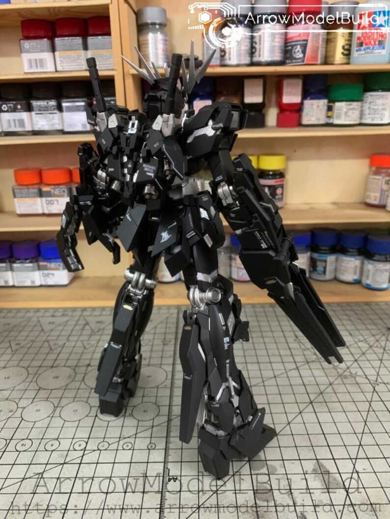 Kit de modelo Gundam Unicorn (negro personalizado) a escala 1/00, construido y pintado por AeroModelBuild imagen 8