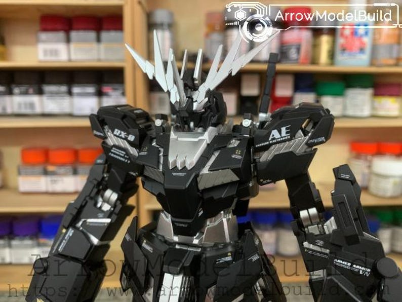 Kit de modelo Gundam Unicorn (negro personalizado) a escala 1/00, construido y pintado por AeroModelBuild imagen 10