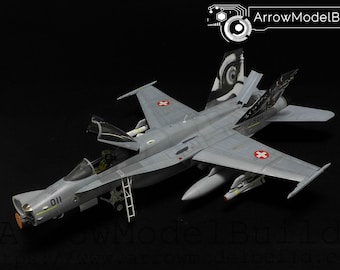 Kit de modelo a escala 1/48 del caza F/A-18C Super Hornet de AeroModelBuild, construido y pintado.