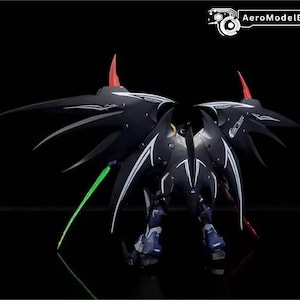 Puede incluir: Un modelo negro con grandes alas estilizadas y un dise&ntilde;o futurista. El modelo tiene detalles en blanco, puntas rojas y un rayo verde. El logotipo de AeroModelBuild est&aacute; en la esquina superior derecha.