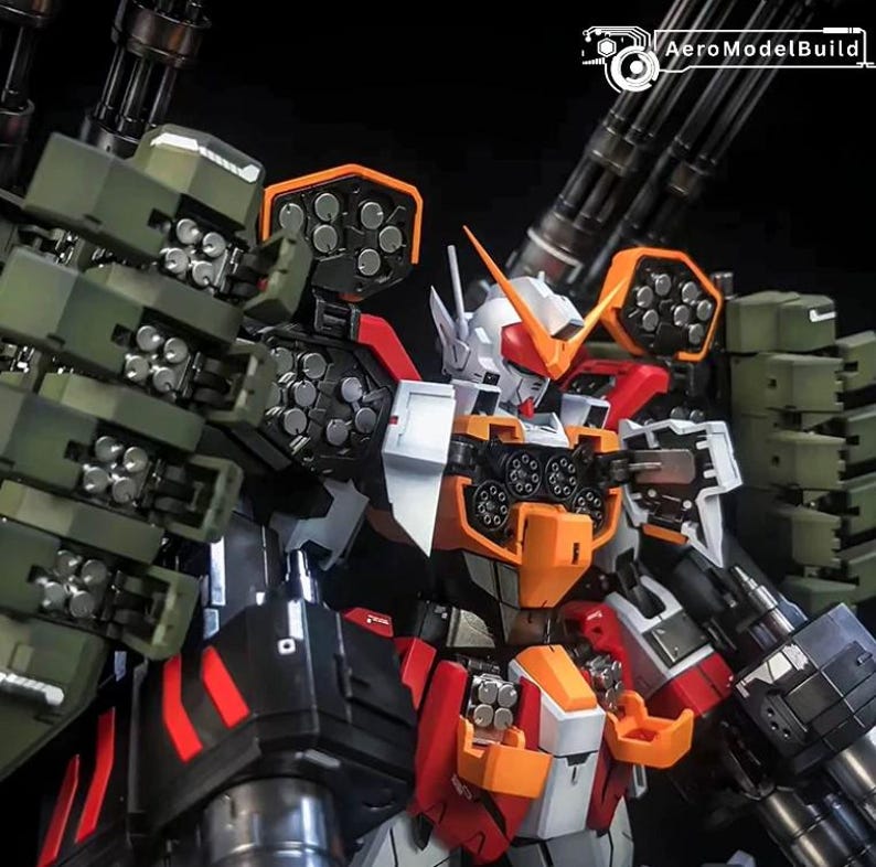 K&ouml;nnte beinhalten: Eine hochdetaillierte Mecha-Actionfigur in den Farben Wei&szlig;, Orange und Rot. Der Roboter ist schwer bewaffnet mit mehreren Raketenwerfern, gro&szlig;en schultermontierten Kanonen und Gatling-Waffen. Der Text AeroModelBuild ist im Bild zu sehen.
