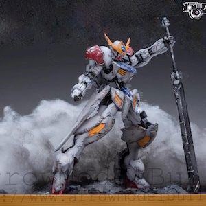 May include: A detailed model of a white, gray, and orange mech robot with a large sword, posed against a backdrop of stylized smoke. The robot has red accents and is standing on a wooden base. The image includes the text "ArrowModelBuild".
