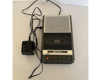 Reproductor de casetes portátil QUASAR Modelo No. Gf3112UQ Funciona