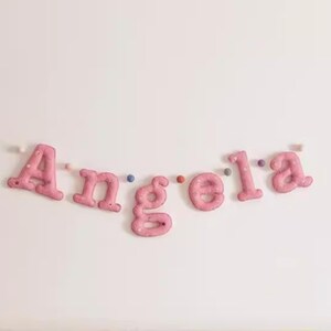Colgante de tela personalizado hecho a mano con nombre y letras en inglés, decoración para habitación infantil, regalo de cumpleaños