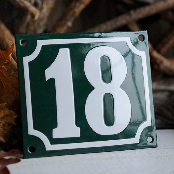 Personalisierbare Hausnummer aus Emaille (12 x 10 cm)