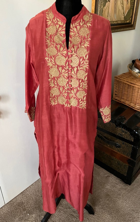 Neeru Kumar Red Silk Blend Embroidered Kurta Large