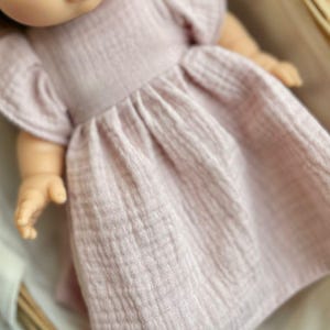 Dusty Pink Muslin Dress for Dolls – Handmade Outfit for 34–38cm Dolls – Fits Miniland, Paola Reina, Minikane – Soft Boho Doll Gift