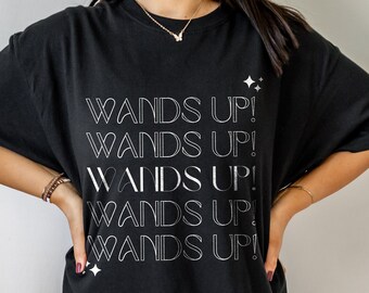 Camiseta indie Wands Up Camiseta fandom de Wizard Harry Camiseta universal Camiseta literaria Camiseta literaria de cosas literarias Camiseta literaria Camiseta indie de libros Wizardry