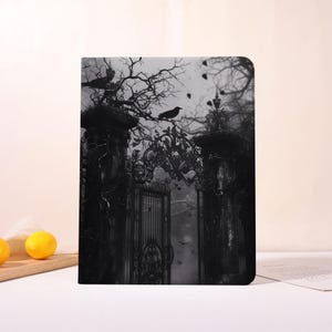Capa para iPad Horror Gate para iPad 10 10.9", iPad Air 7, iPad Pro 2025 11", 2024 Pro 13", iPad Mini, iPad A16, Capa Personalizada, Presente Personalizado