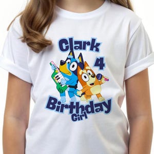 Camiseta de cumpleaños personalizada de perro azul: camiseta con número personalizado