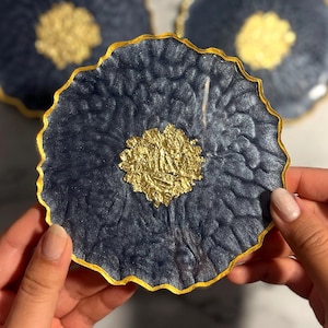 Posavasos de resina azul marino y pan de oro – Posavasos de epoxi hechos a mano – Regalo de decoración de mesa de lujo – Posavasos elegantes – Imán gratis