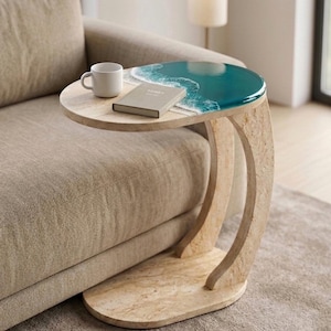 Mesa auxiliar Ocean Resin / Aspecto travertino, ruedas ocultas, mesa de centro estilo costero