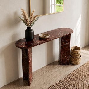 Mesa consola con efecto mármol, acabado epoxi de alto brillo, mueble moderno para recibidor o pasillo.
