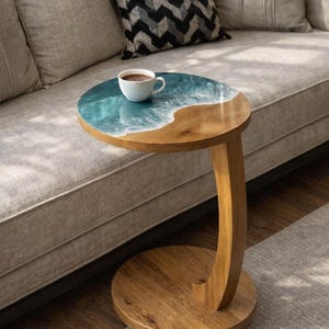 Mesita auxiliar de sofá Ocean Epoxy / Resina turquesa en forma de C / Decoración costera playera hecha a mano