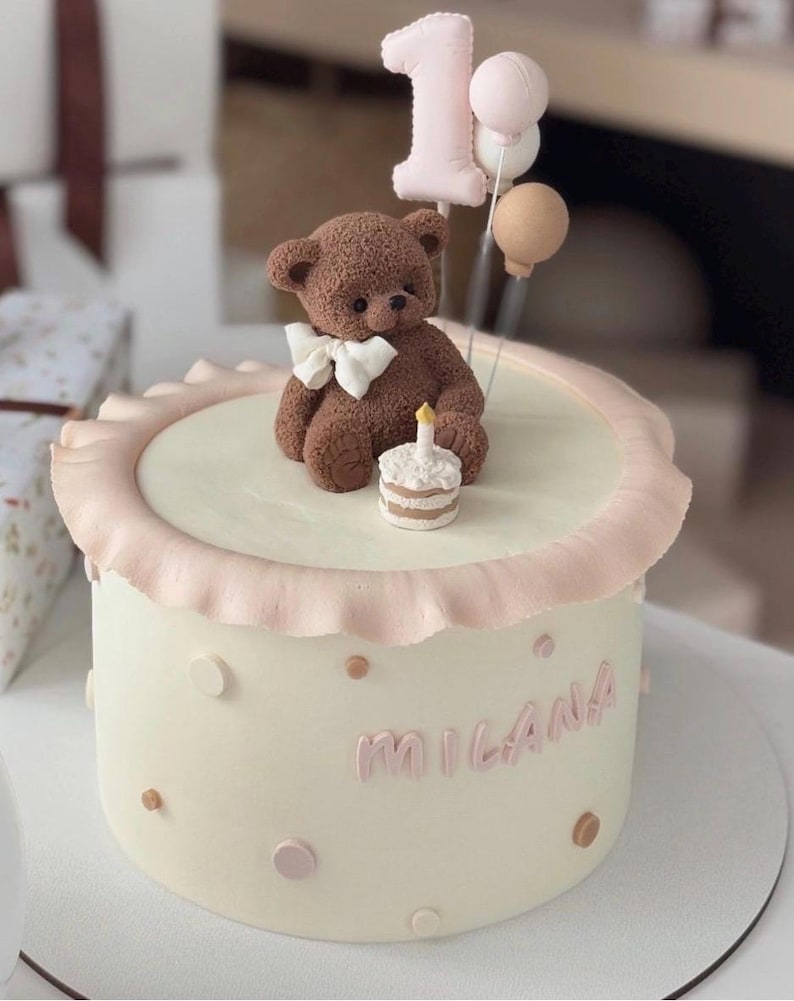 Decorazione per torta a forma di orsetto in pasta di zucchero, per compleanno e baby shower immagine 7