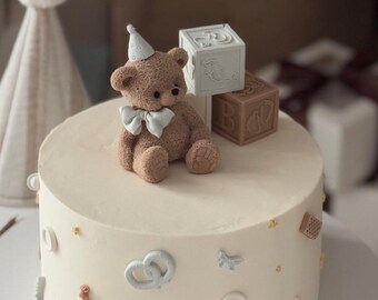 Doux, tendre, intemporel… le thème ourson fait fondre tout le monde Parfait pour vos baby showers, 1ers anniversaires ou événements de l'hiver Vous aimez plutôt une version neutre et beige, une Doux, tendre, intemporel… le thème ourson fait fondre tout le monde Parfait pour vos baby showers, 1ers anniversaires ou événements de l'hiver Vous aimez plutôt une version neutre et beige, une