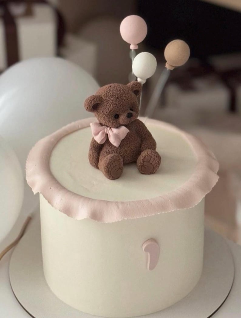 Decorazione per torta a forma di orsetto in pasta di zucchero, per compleanno e baby shower immagine 8
