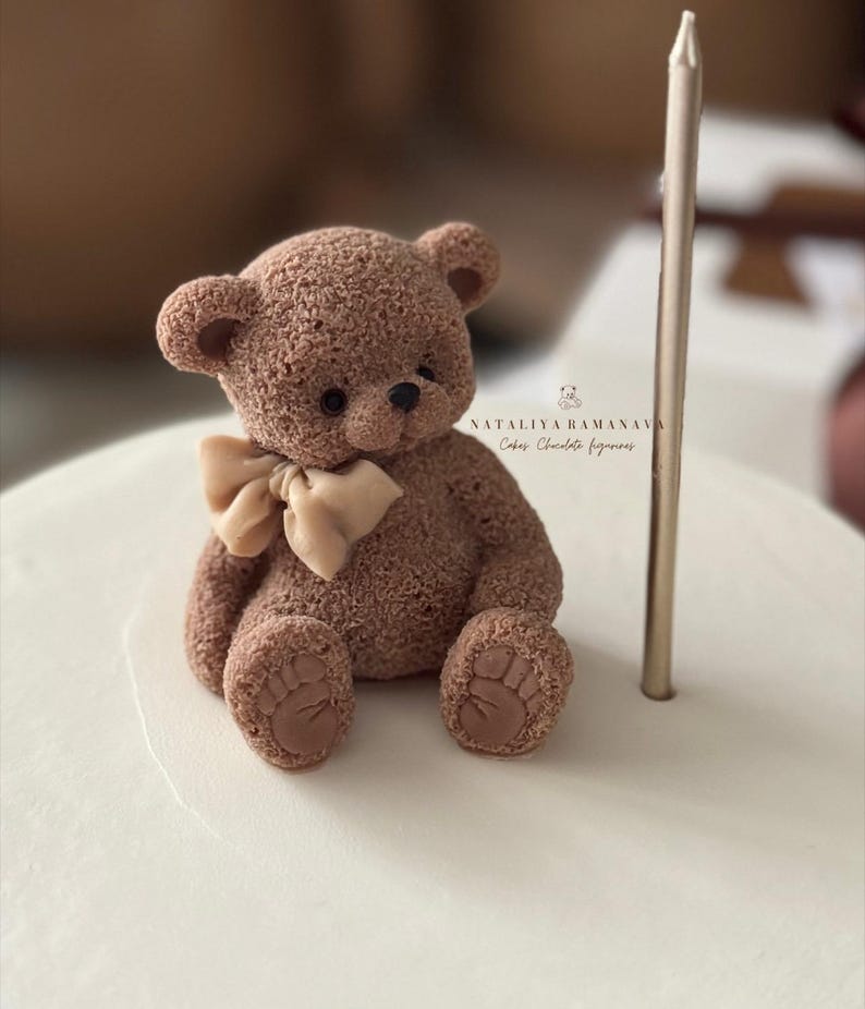 Decorazione per torta a forma di orsetto in pasta di zucchero, per compleanno e baby shower immagine 6