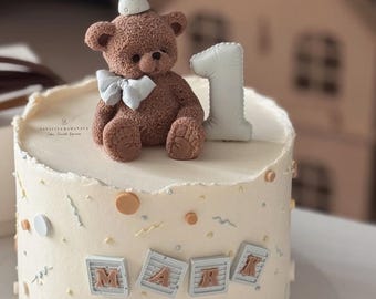 Numeri in pasta di zucchero, decorazione per torta