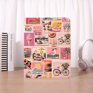 Funda rosa con estampado de collage para iPad Pro 2025 de 11" y 13", iPad A16, iPad Air 7/6/5, iPad 10/9/8, iPad Mini 7/6/5 de 8.3" y 7.9", con tapa abatible y ranura para lápiz.